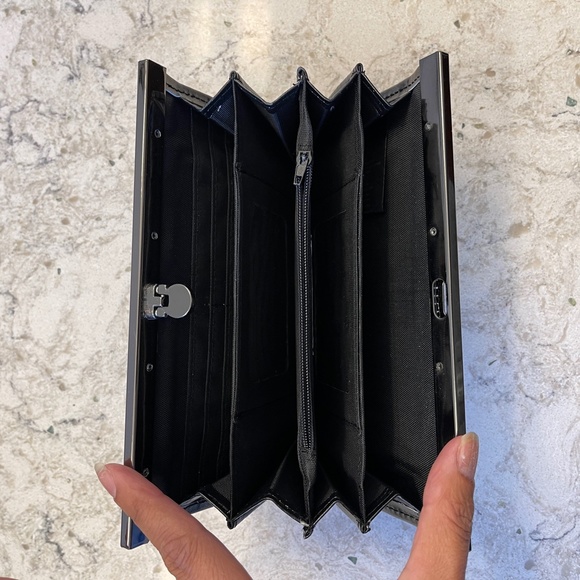 Bebe Black & White Clutch - Picture 6 of 9